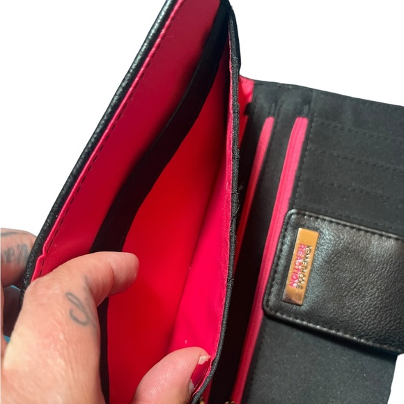 Kenneth Cole Reaction Double Sided Black & Pink Wallet - Picture 6 of 12